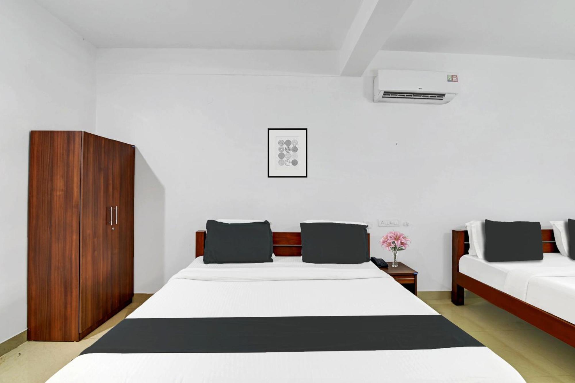 Super Collection O Madikeri City Center Near Ksrtc Bus Stand Coorg Formerly Hotel Ragsys Exterior photo